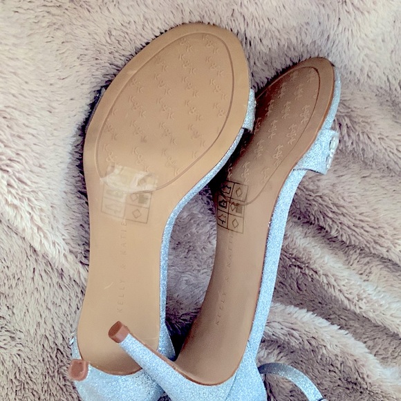 Silver heels - Picture 6 of 6